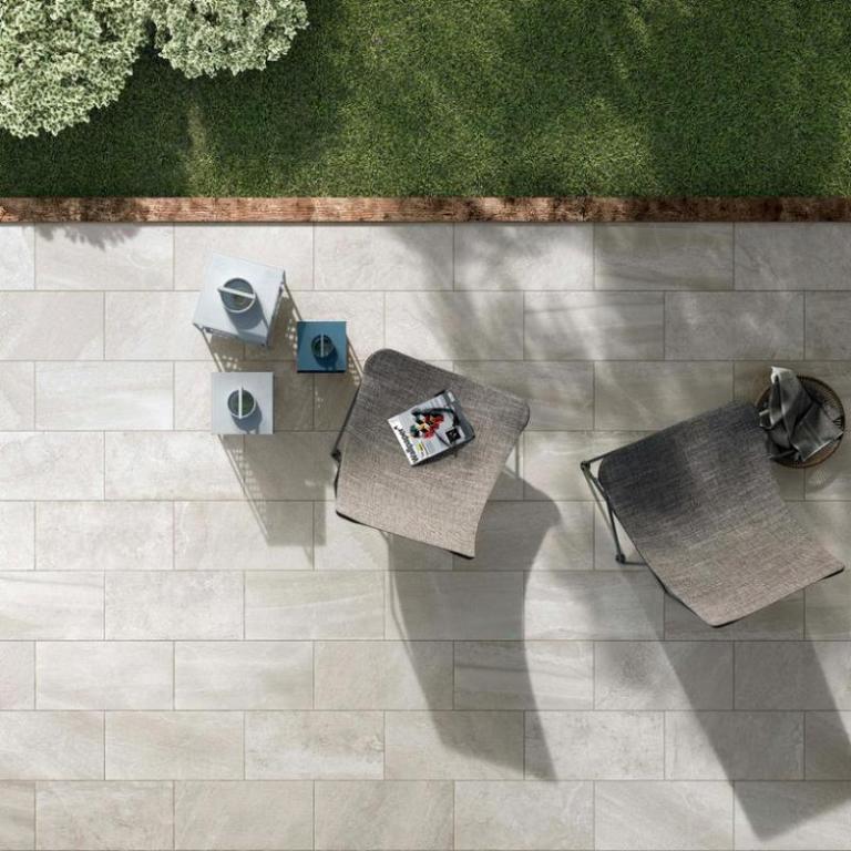 Les terrasses en céramique, un investissement durable pour votre extérieur